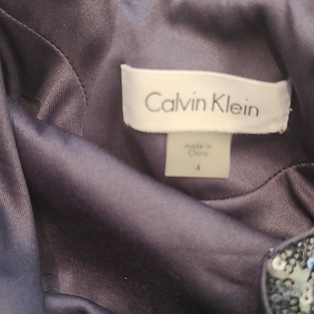 Calvin Klein cap sleeve sequin gown - Picture 5 of 8